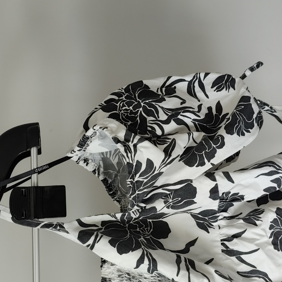 Black and white blouse - Picture 3 of 5